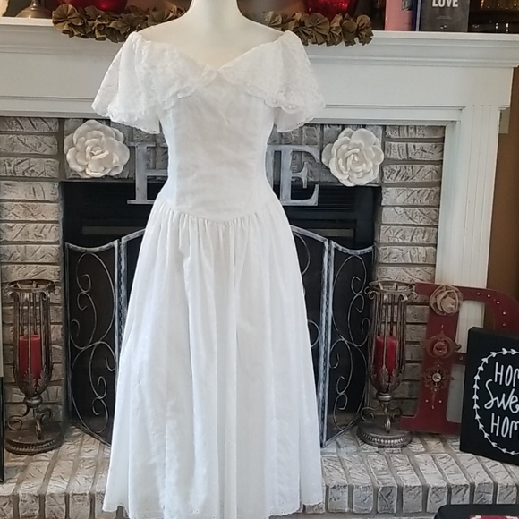 Gunne Sax Dresses & Skirts - Gunne Sax White Eyelet Prairie Midi Dress 11/12